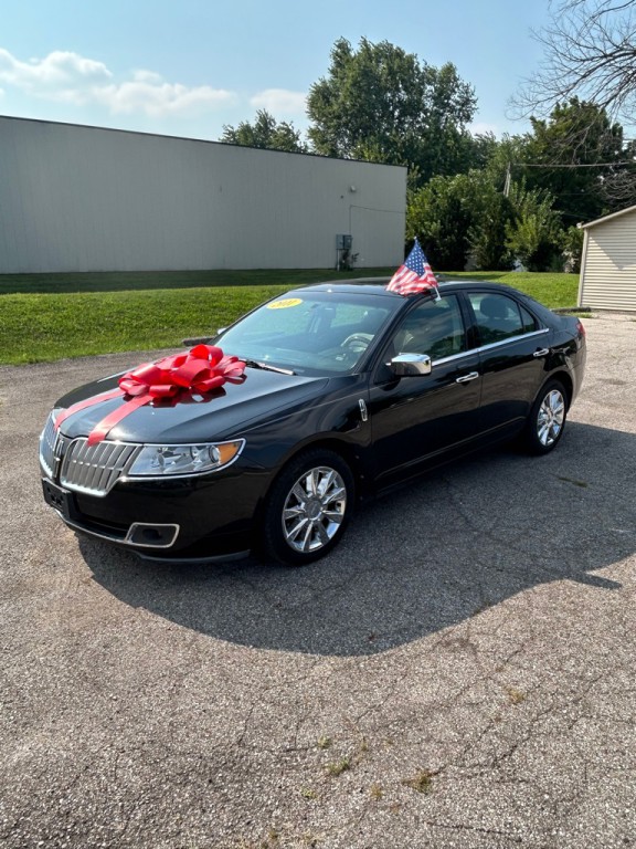 2011 Lincoln MKZ Image 2