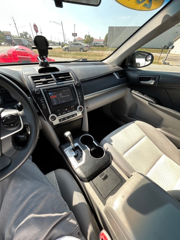 2012 Toyota Camry Image 16