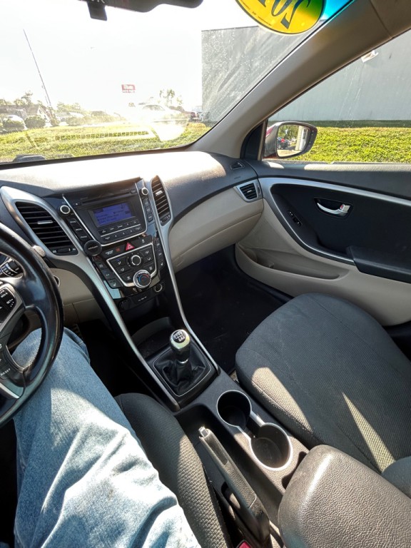 2013 Hyundai Elantra Image 15