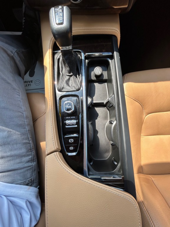 2016 Volvo XC90 Image 19