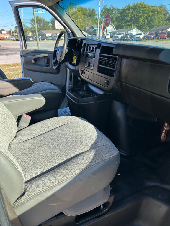 2014 GMC Savana Image 10
