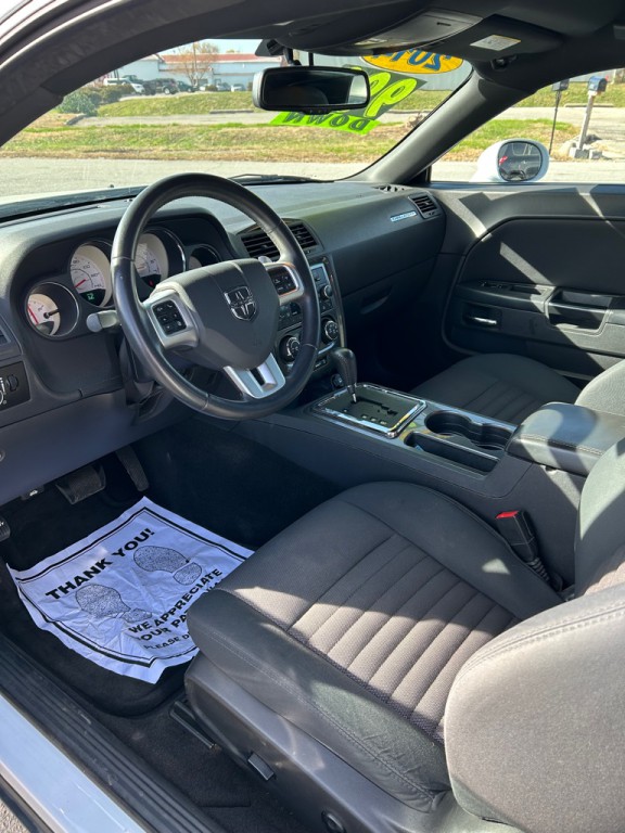 2014 Dodge Challenger Image 9