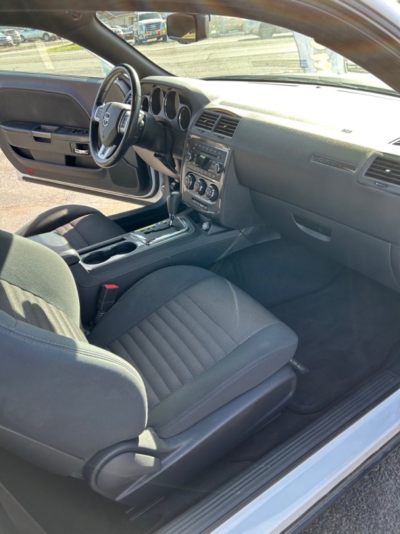 2014 Dodge Challenger Image 11