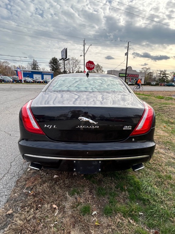 2016 Jaguar XJ Image 5