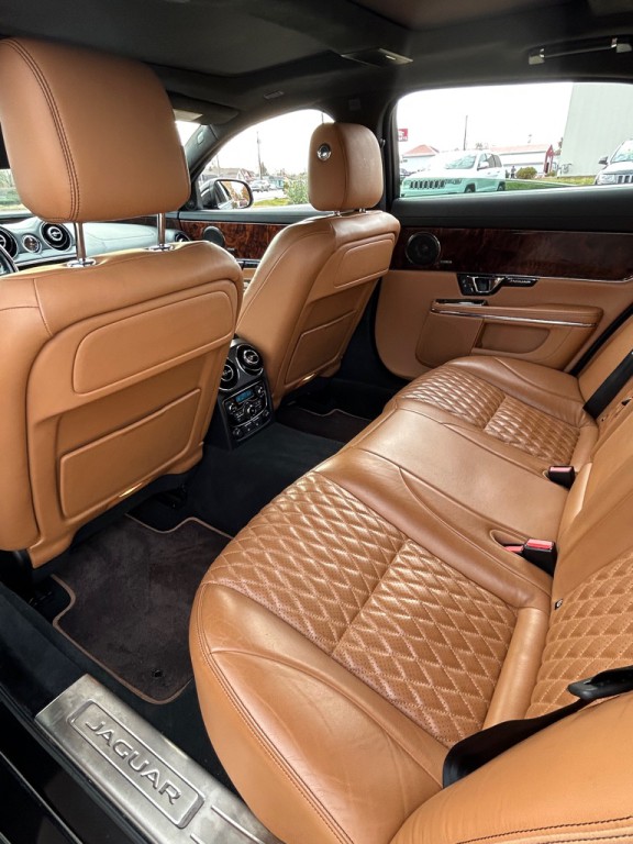 2016 Jaguar XJ Image 10