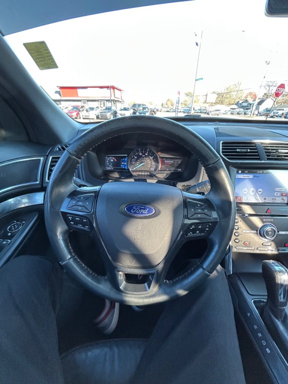 2017 Ford Explorer Image 16