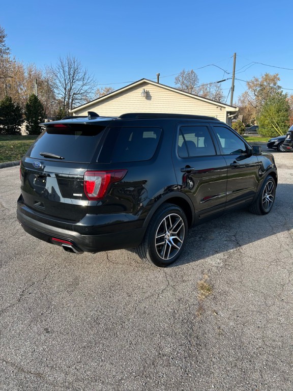 2017 Ford Explorer Image 8