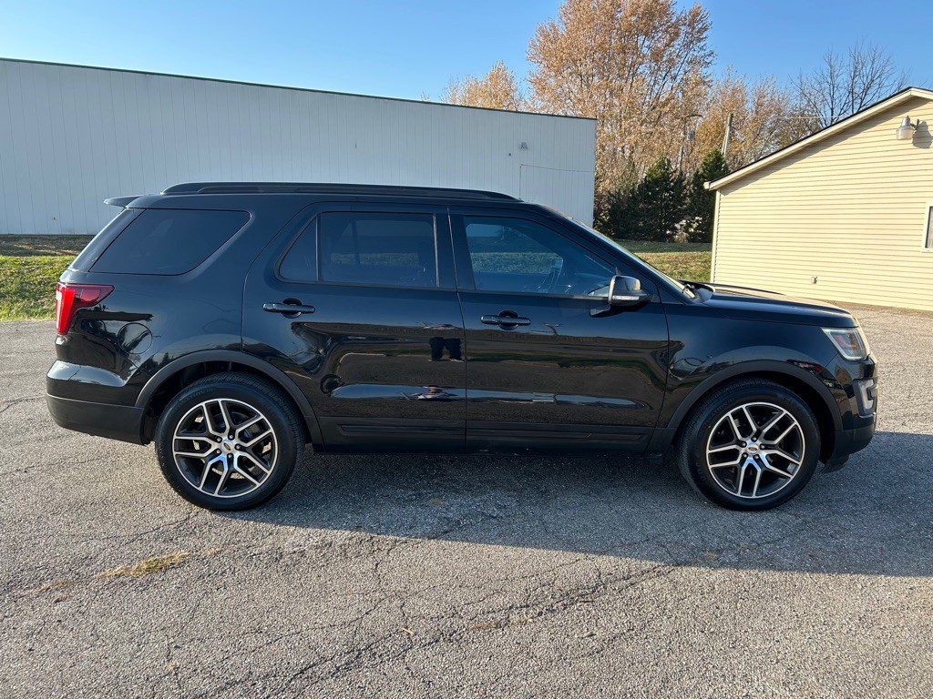 2017 Ford Explorer Image 9