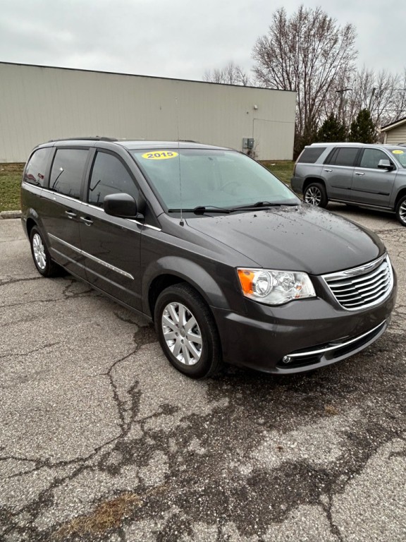 2015 Chrysler Town & Country Image 8