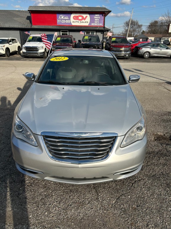 2012 Chrysler 200 Image 2