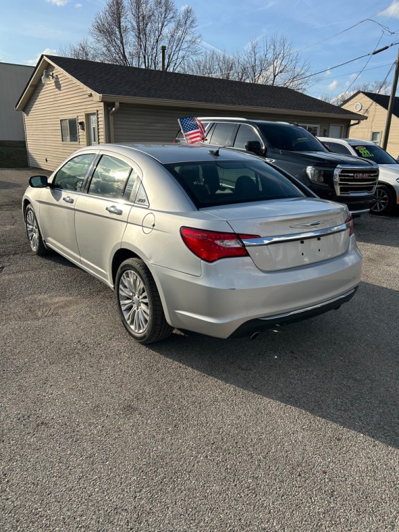 2012 Chrysler 200 Image 5