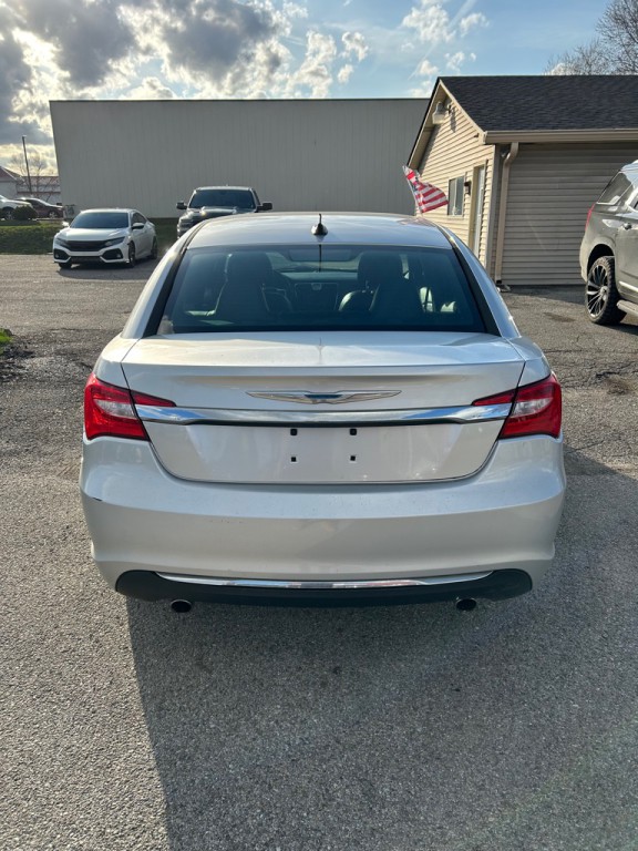 2012 Chrysler 200 Image 6