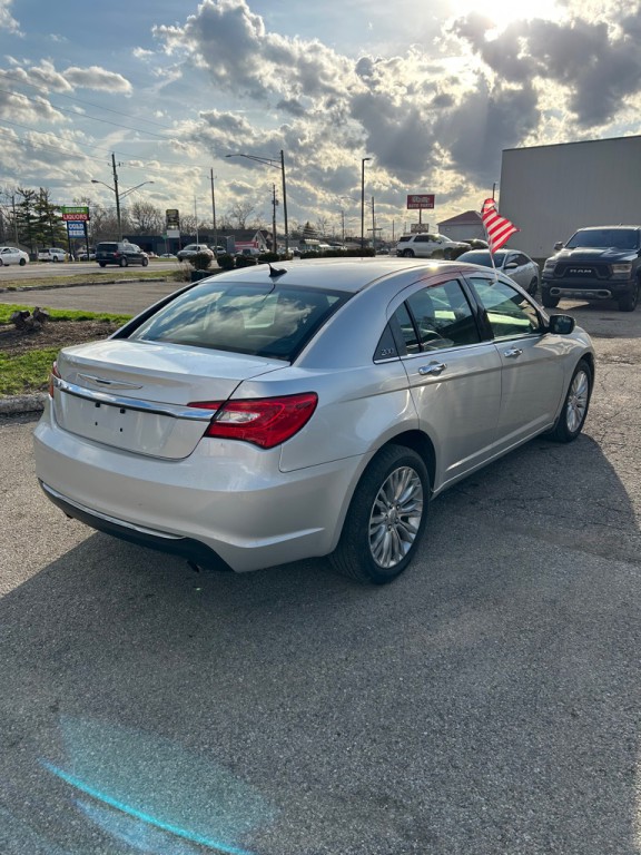 2012 Chrysler 200 Image 7