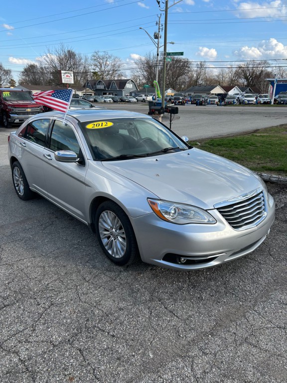 2012 Chrysler 200 Image 9
