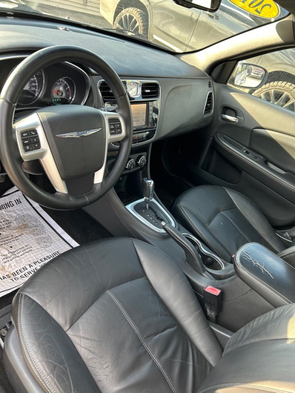 2012 Chrysler 200 Image 10