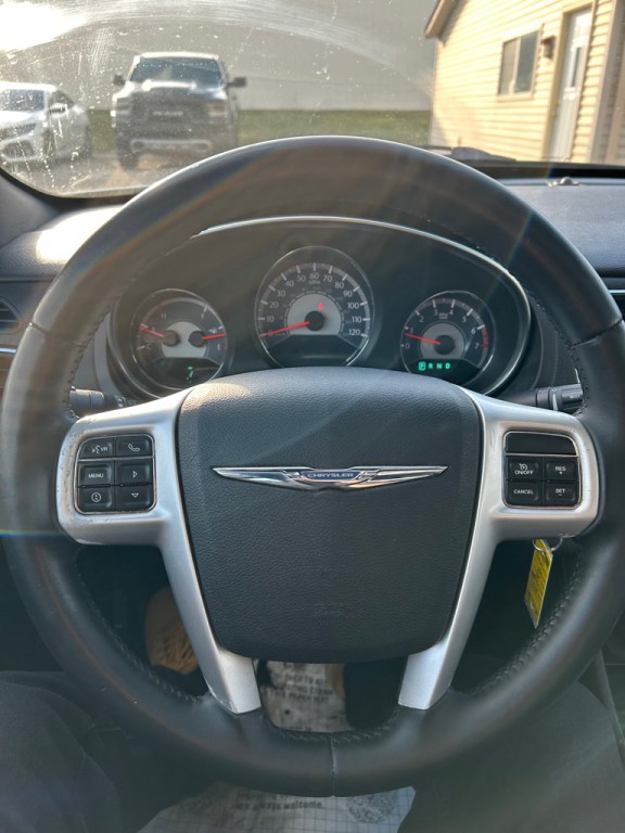 2012 Chrysler 200 Image 16