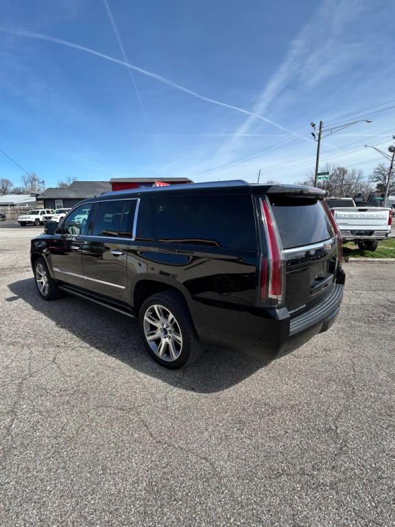 2017 Cadillac Escalade Image 4