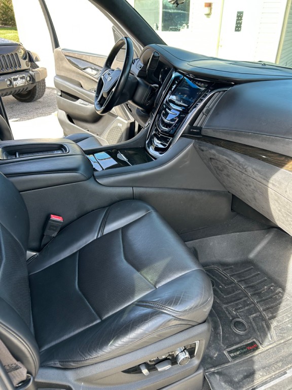 2017 Cadillac Escalade Image 11