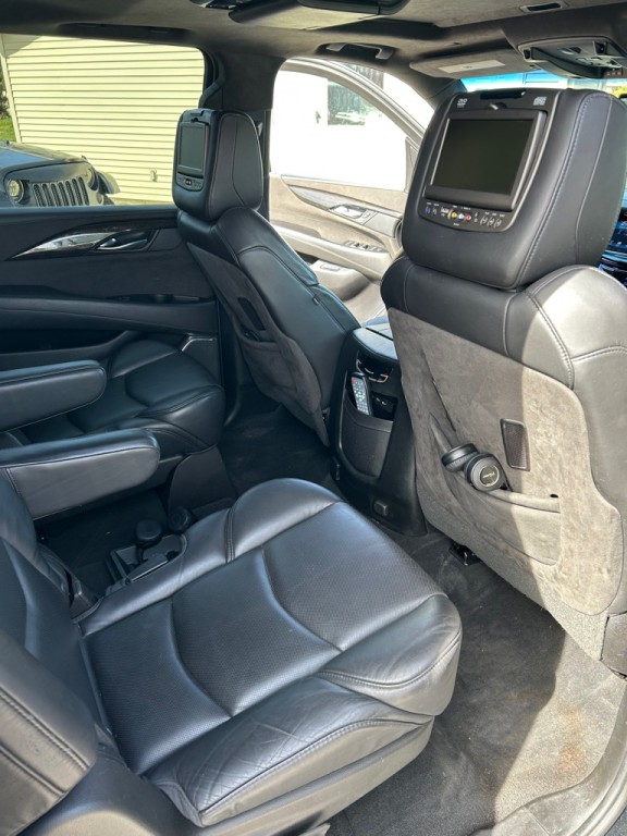 2017 Cadillac Escalade Image 12