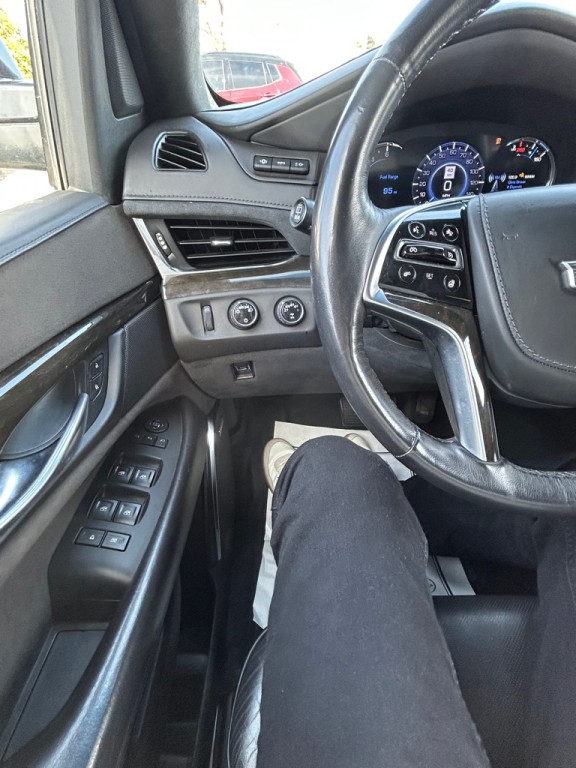 2017 Cadillac Escalade Image 17