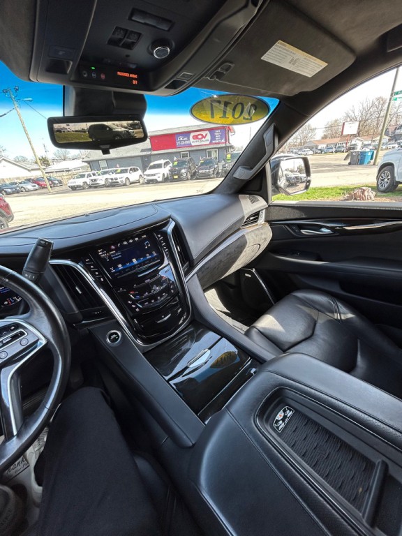 2017 Cadillac Escalade Image 18