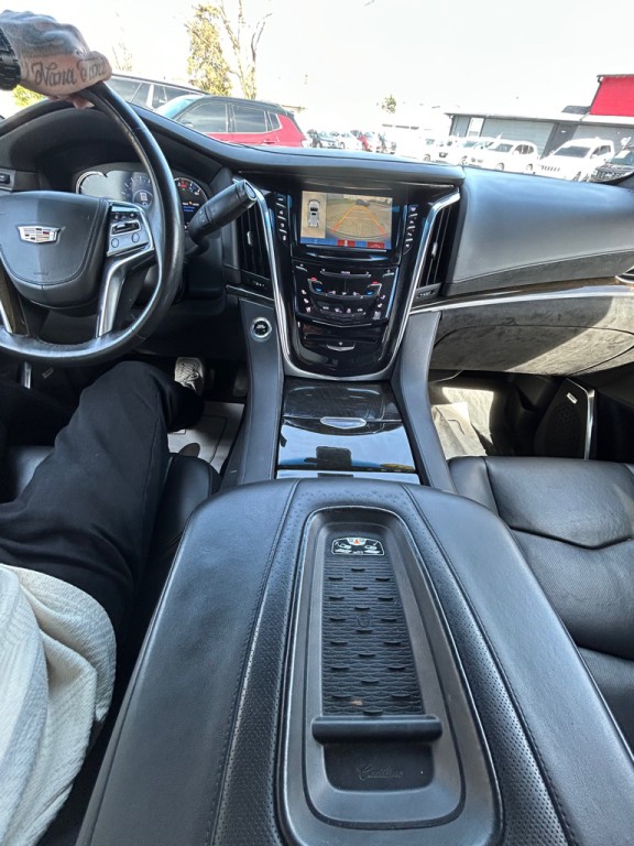 2017 Cadillac Escalade Image 19