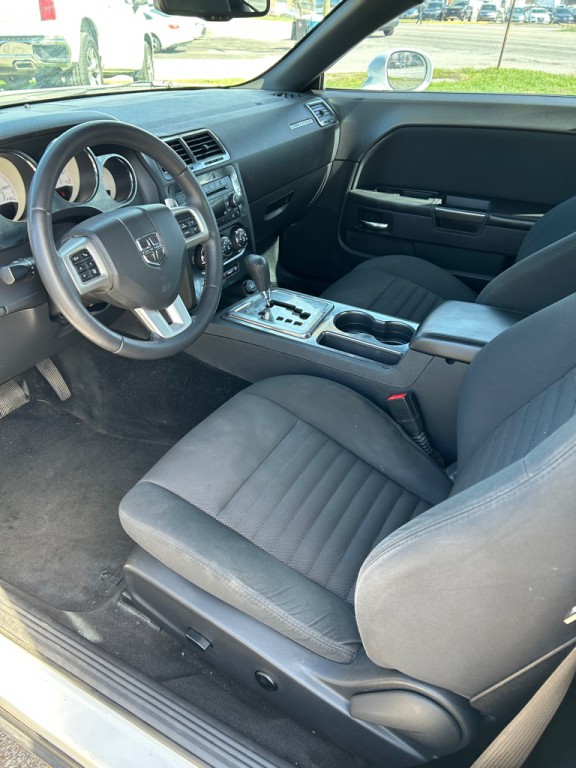 2014 Dodge Challenger Image 9