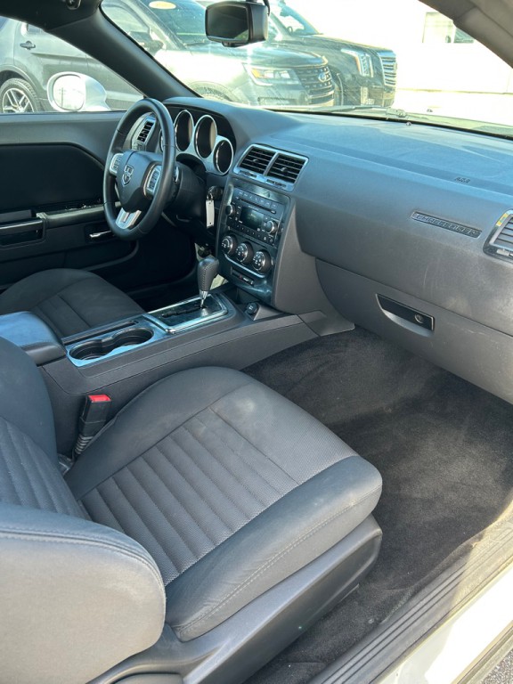 2014 Dodge Challenger Image 11