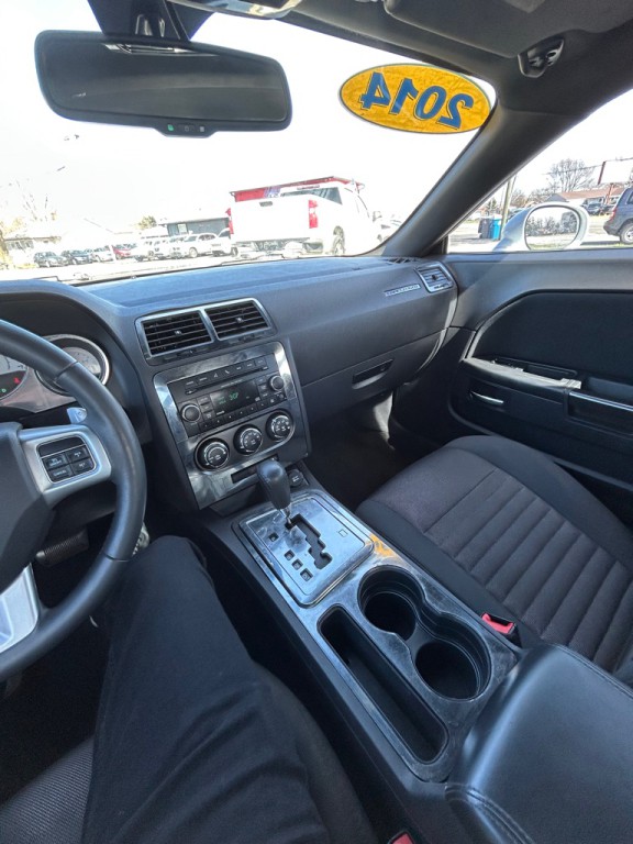 2014 Dodge Challenger Image 18