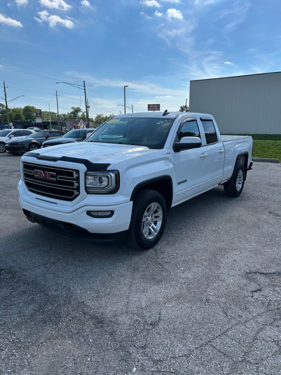 2017 GMC Sierra Image 2