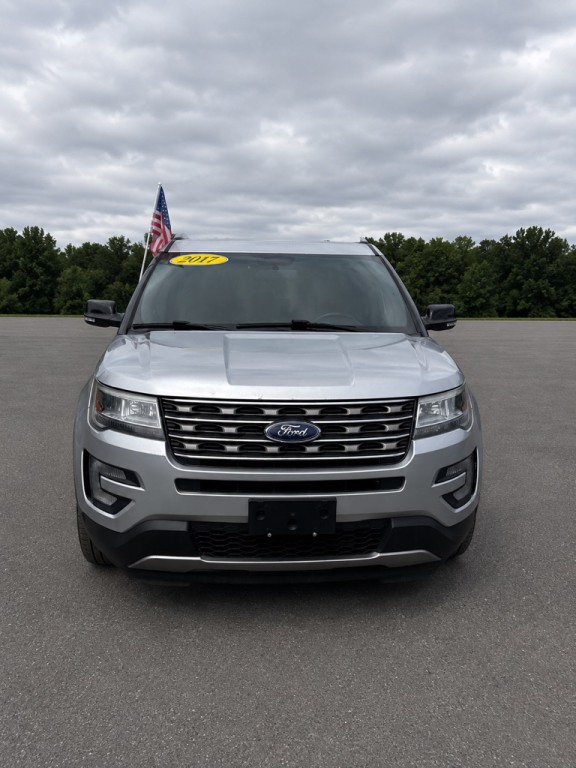 2017 Ford Explorer Image 2