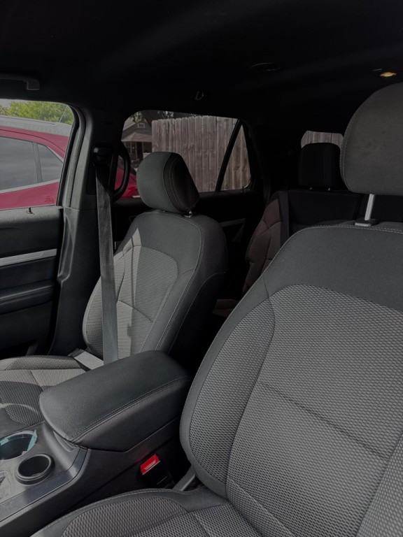 2017 Ford Explorer Image 8