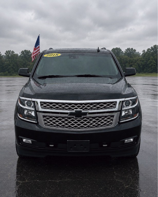 2018 Chevrolet Suburban Image 2