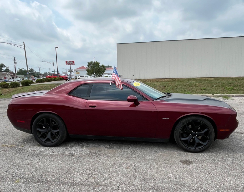 2017 Dodge Challenger Image 4
