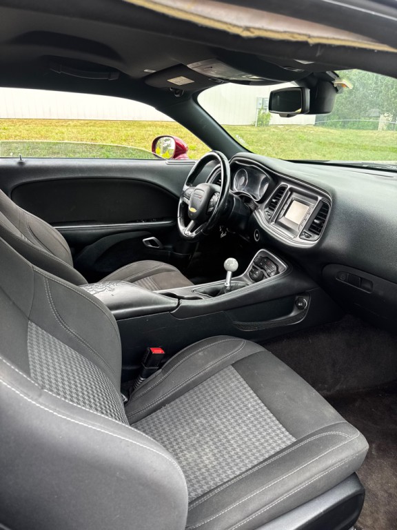 2017 Dodge Challenger Image 11