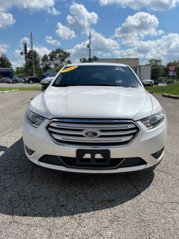 2015 Ford Taurus Image 2