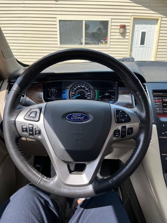 2015 Ford Taurus Image 9