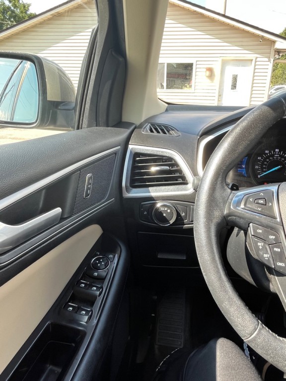 2017 Ford Edge Image 16