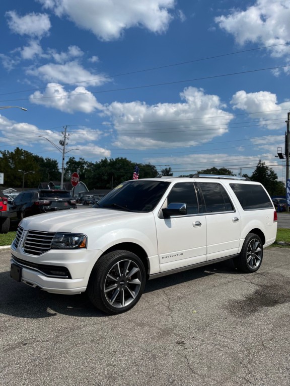 2017 Lincoln Navigator Image 3