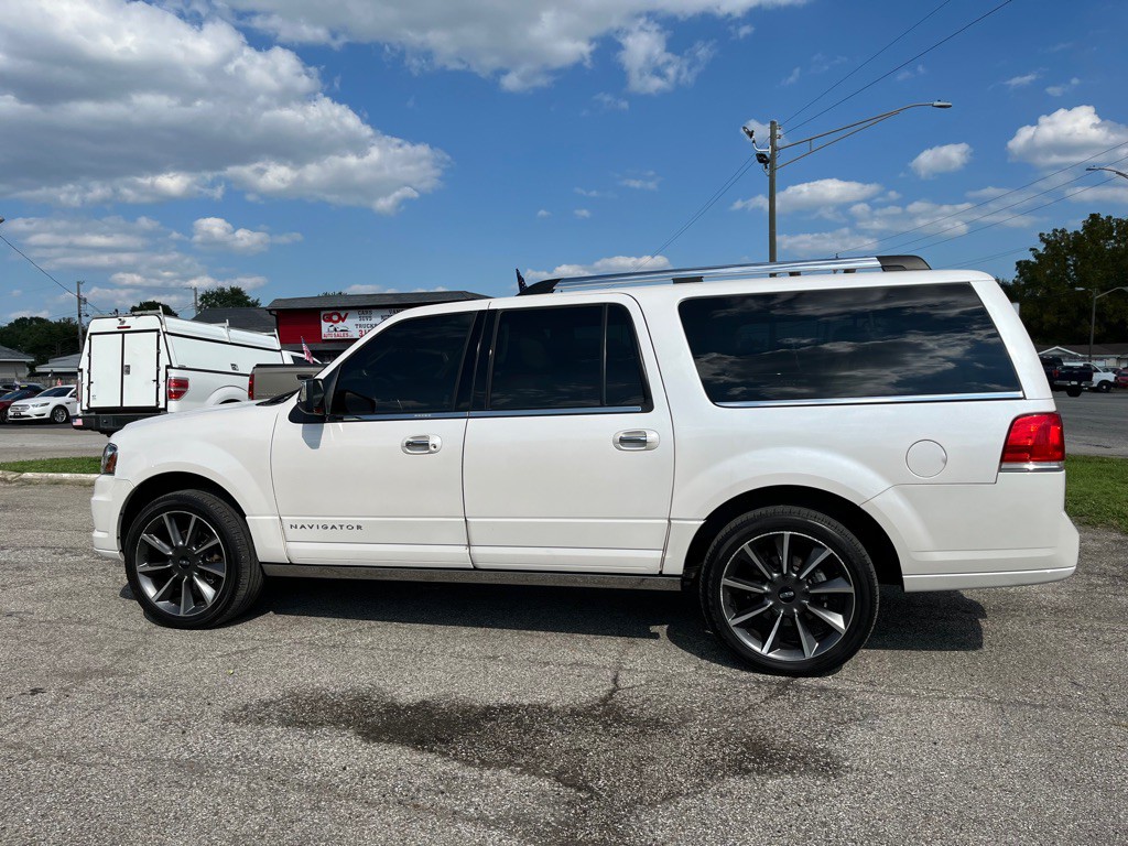 2017 Lincoln Navigator Image 4