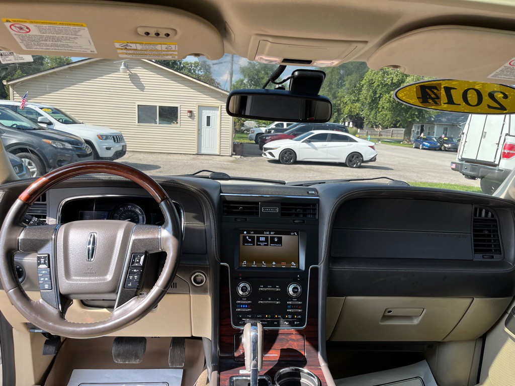 2017 Lincoln Navigator Image 16