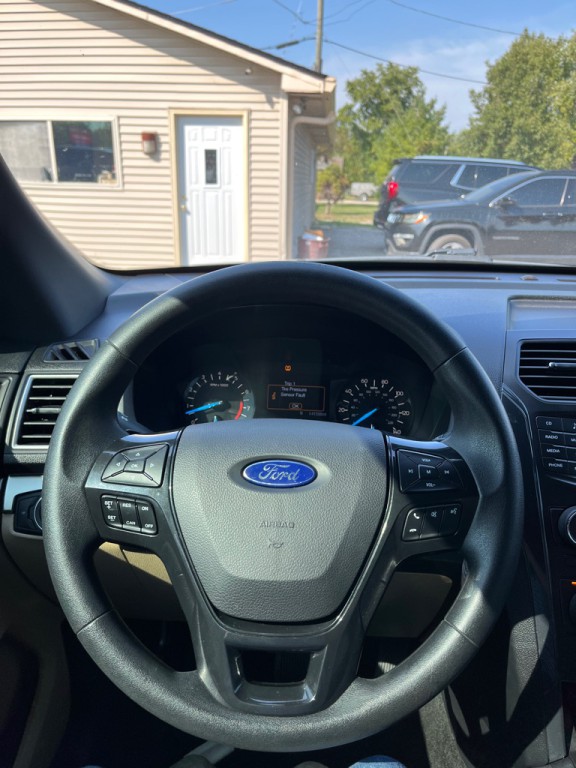 2017 Ford Explorer Image 9