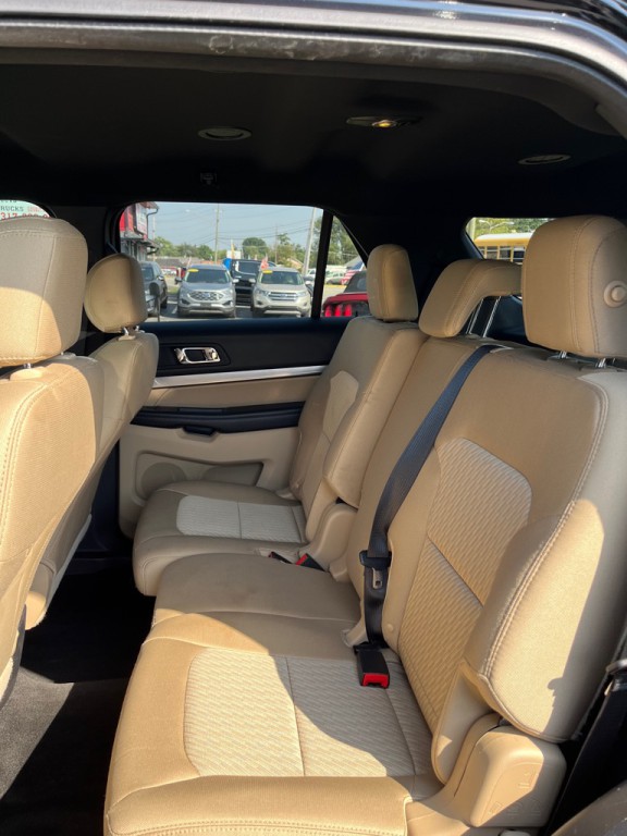 2017 Ford Explorer Image 12