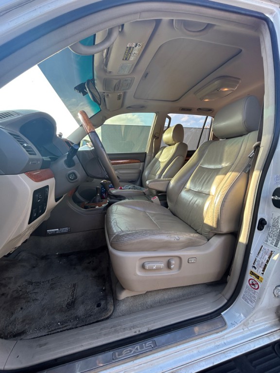 2005 Lexus GX Image 10