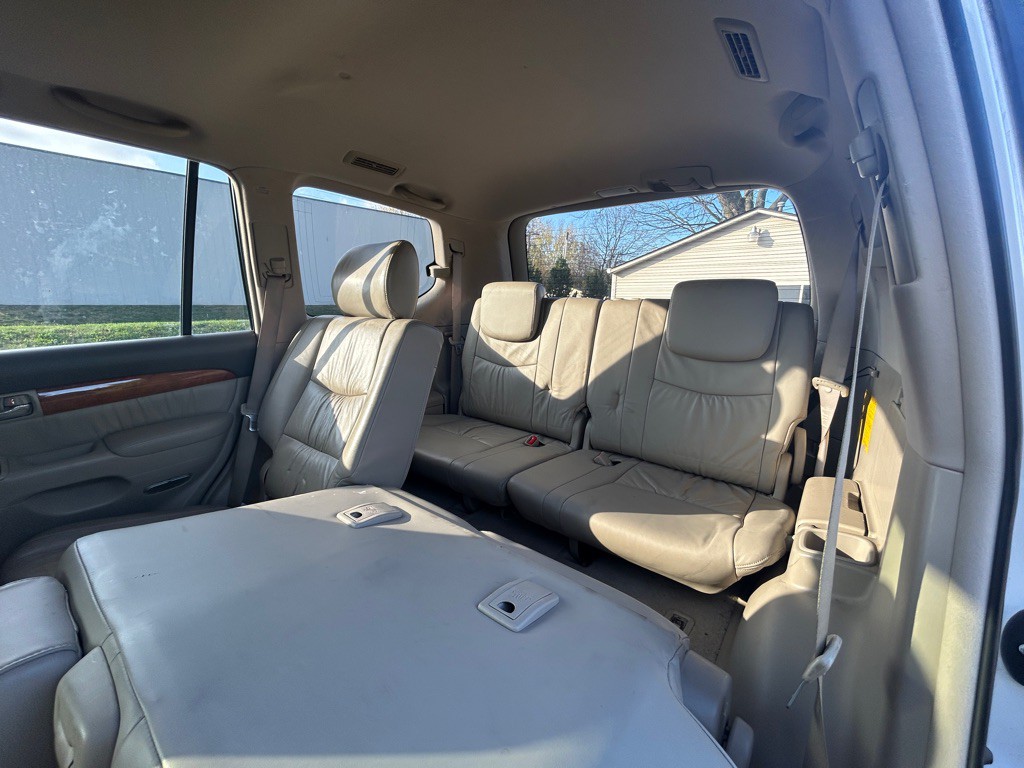 2005 Lexus GX Image 12