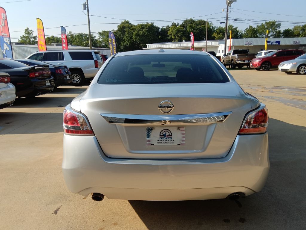 2015 Nissan Altima Image 2