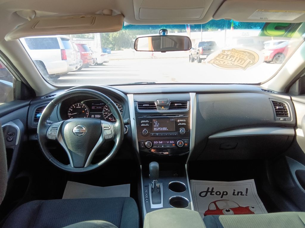 2015 Nissan Altima Image 4