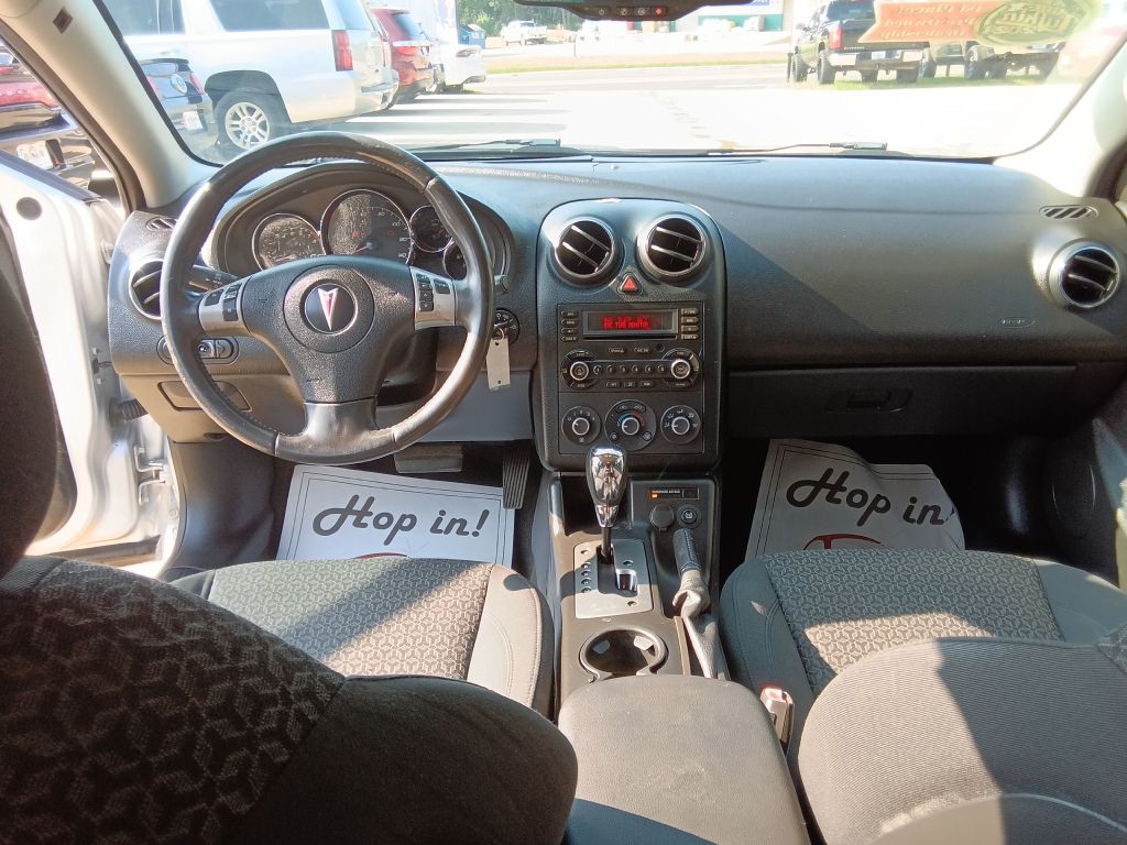 2009 Pontiac G6 Image 2