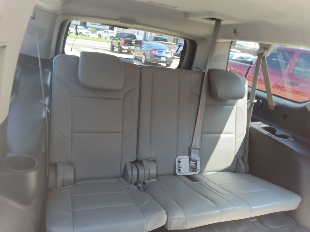 2015 Chevrolet Suburban Image 4