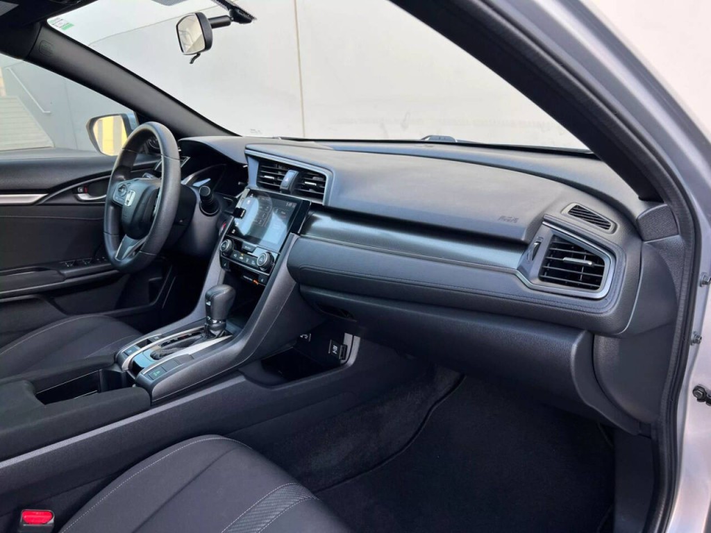 2018 Honda Civic Image 17
